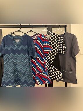 Assorted Women Scrub Tops - Lot of 4 -
Size Large - Like New